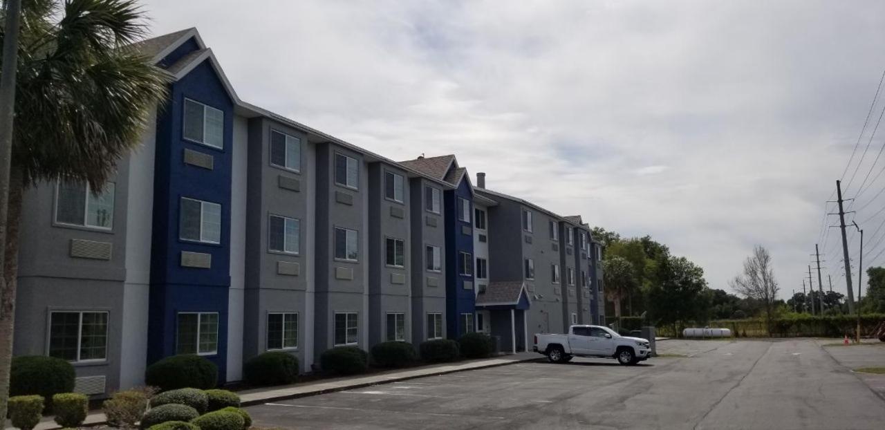 Microtel Inn & Suites By Wyndham Bushnell Exterior photo